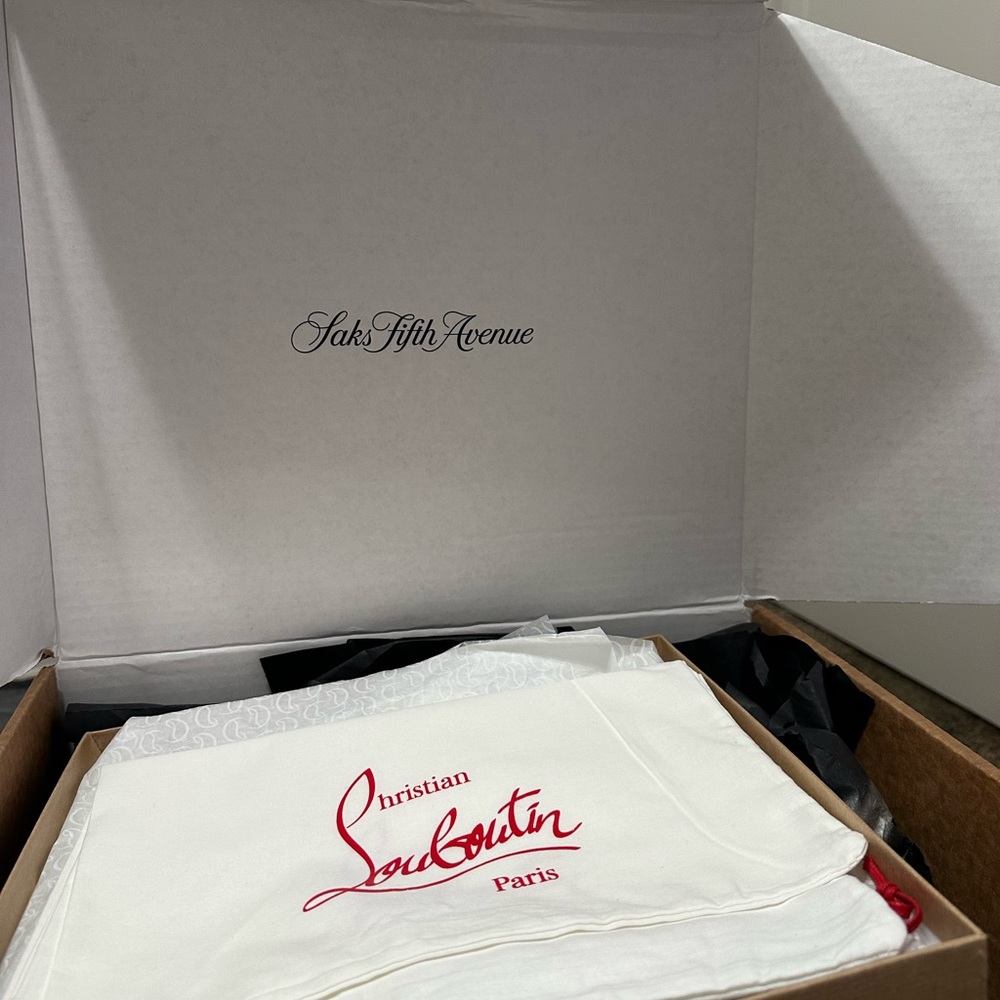 Christian Louboutin
Marchacroche lug Suede Ankle Booties